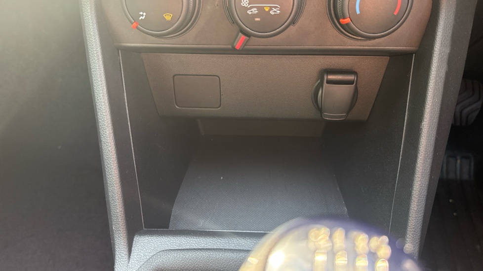 Dacia Jogger 1.0 TCe Essential 5dr Petrol Estate - Image 38