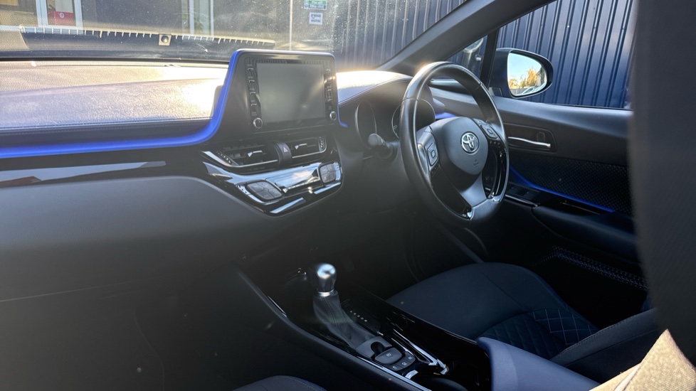 Toyota C-HR 1.8 Hybrid Dynamic 5dr CVT Hybrid Hatchback - Image 9