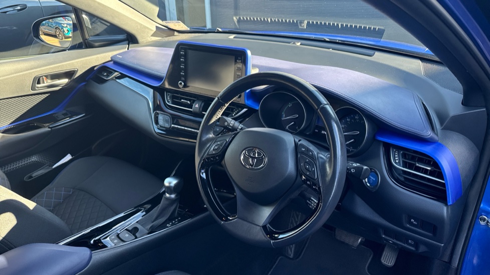 Toyota C-HR 1.8 Hybrid Dynamic 5dr CVT Hybrid Hatchback - Image 11