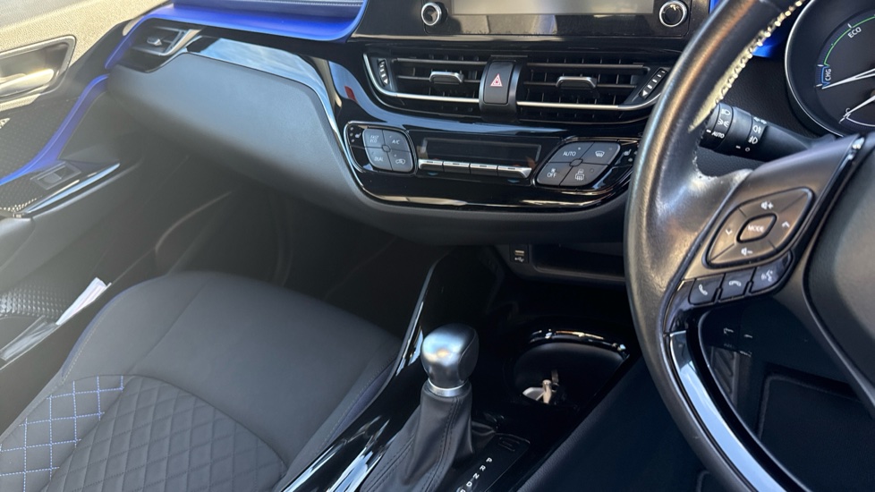 Toyota C-HR 1.8 Hybrid Dynamic 5dr CVT Hybrid Hatchback - Image 14