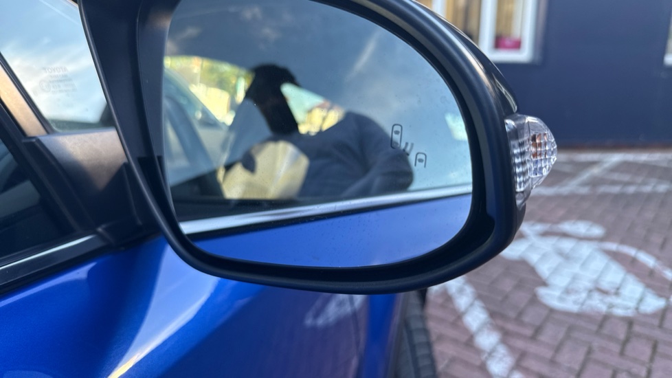 Toyota C-HR 1.8 Hybrid Dynamic 5dr CVT Hybrid Hatchback - Image 23