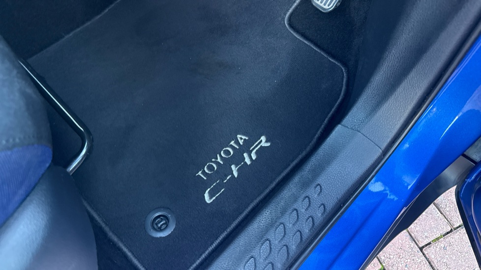 Toyota C-HR 1.8 Hybrid Dynamic 5dr CVT Hybrid Hatchback - Image 24