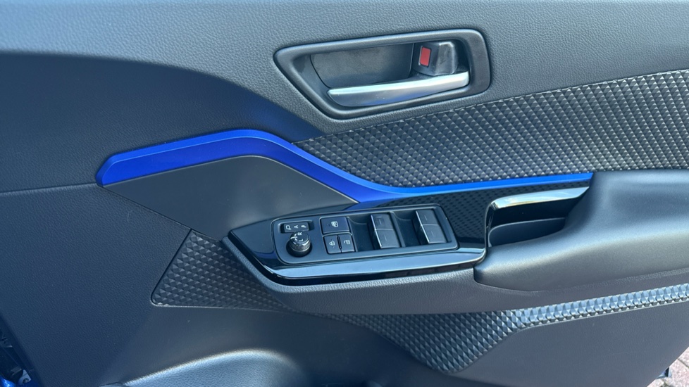 Toyota C-HR 1.8 Hybrid Dynamic 5dr CVT Hybrid Hatchback - Image 25