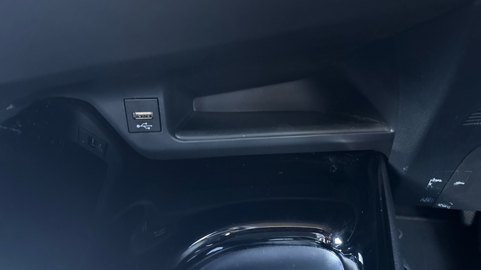 Toyota C-HR 1.8 Hybrid Dynamic 5dr CVT Hybrid Hatchback - Image 35