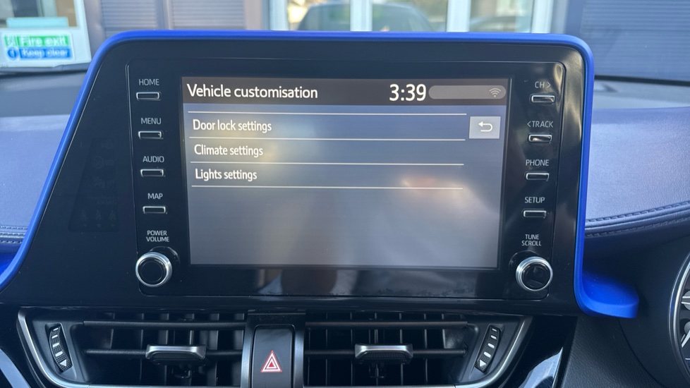 Toyota C-HR 1.8 Hybrid Dynamic 5dr CVT Hybrid Hatchback - Image 39