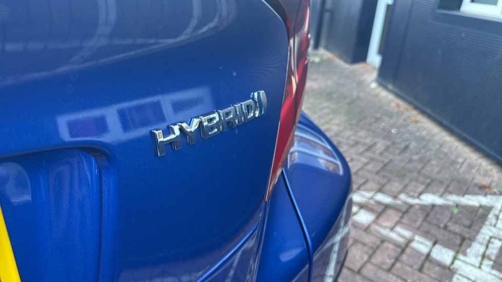 Toyota C-HR 1.8 Hybrid Dynamic 5dr CVT Hybrid Hatchback - Image 44
