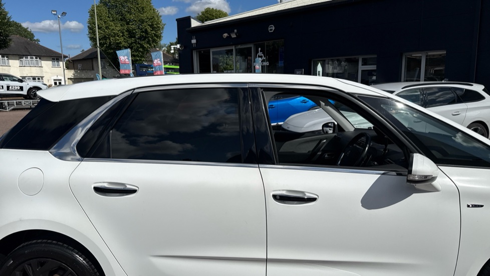 Citroen C4 Picasso 1.6 BlueHDi Exclusive+ 5dr EAT6 Diesel Estate - Image 22