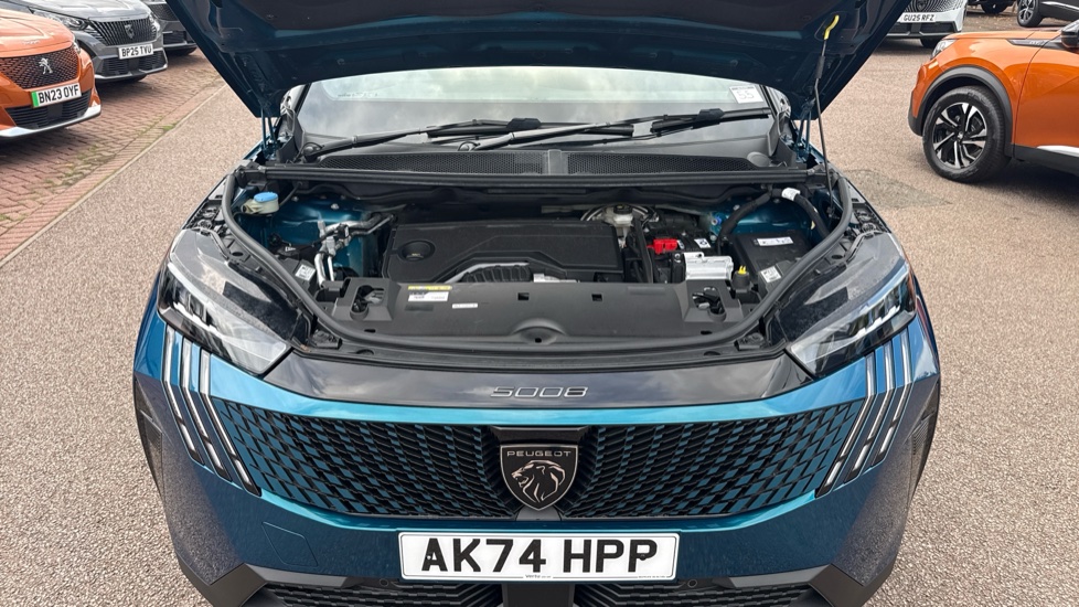 Peugeot 5008 1.2 Hybrid 136 GT 5dr e-DSC6 Petrol Estate - Image 8