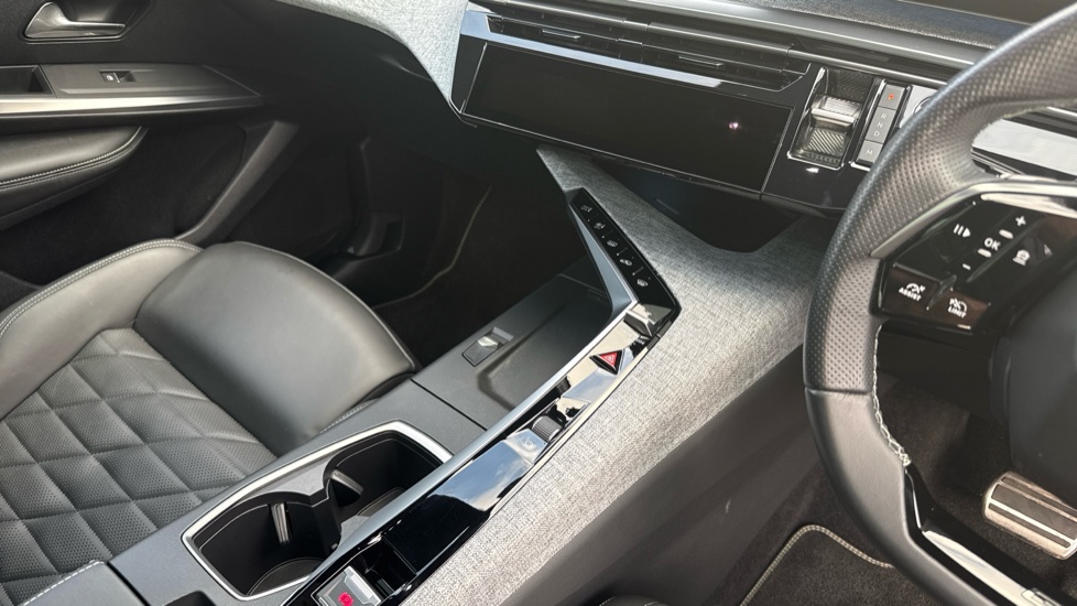 Peugeot 5008 1.2 Hybrid 136 GT 5dr e-DSC6 Petrol Estate - Image 14