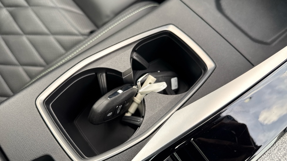 Peugeot 5008 1.2 Hybrid 136 GT 5dr e-DSC6 Petrol Estate - Image 19