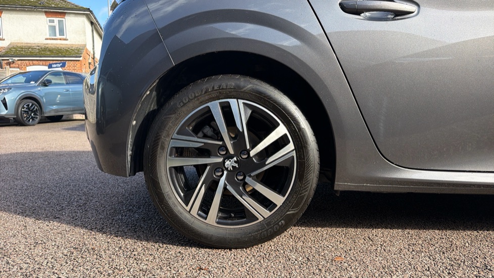 Peugeot 208 1.2 PureTech 100 Allure Premium 5dr Petrol Hatchback - Image 7