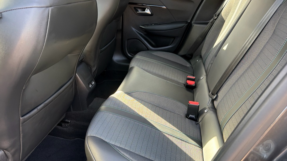 Peugeot 208 1.2 PureTech 100 Allure Premium 5dr Petrol Hatchback - Image 16
