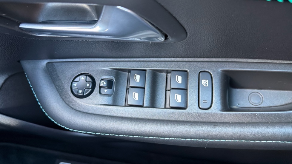 Peugeot 208 1.2 PureTech 100 Allure Premium 5dr Petrol Hatchback - Image 25