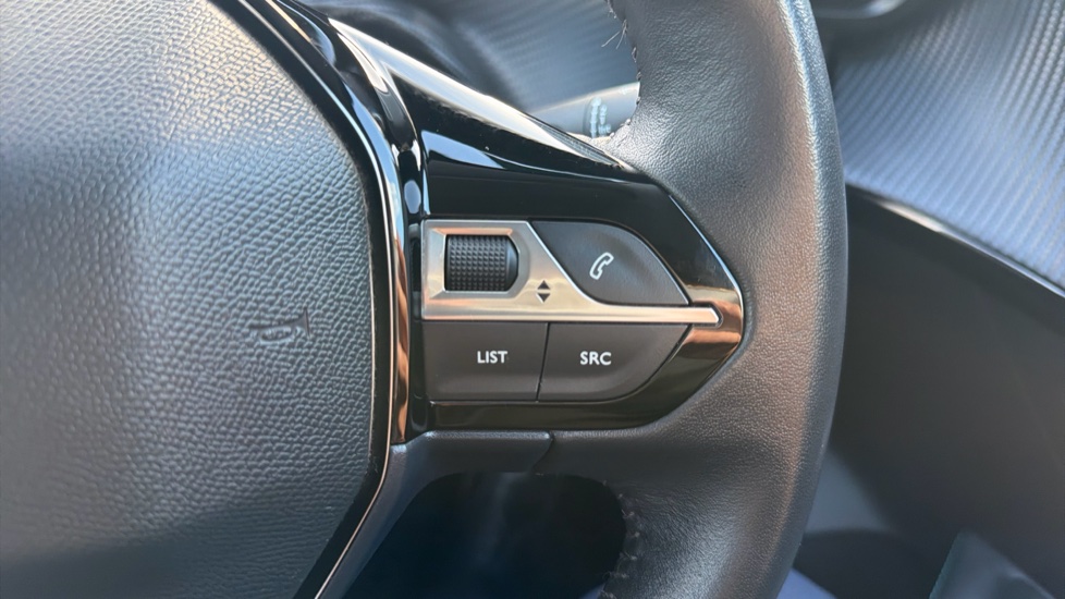 Peugeot 208 1.2 PureTech 100 Allure Premium 5dr Petrol Hatchback - Image 27