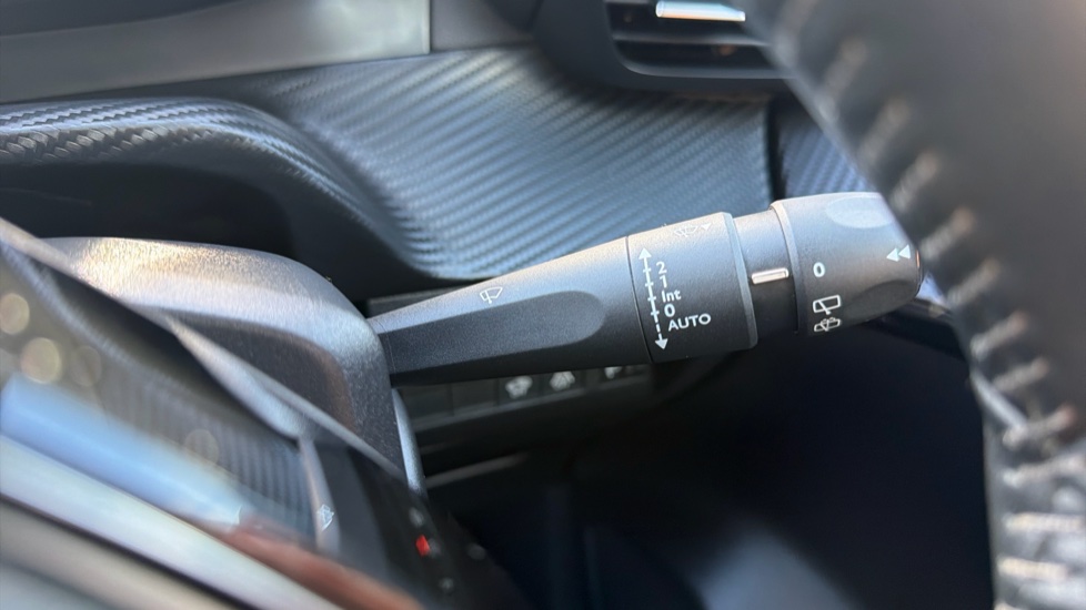 Peugeot 208 1.2 PureTech 100 Allure Premium 5dr Petrol Hatchback - Image 29