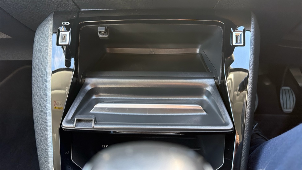 Peugeot 208 1.2 PureTech 100 Allure Premium 5dr Petrol Hatchback - Image 36