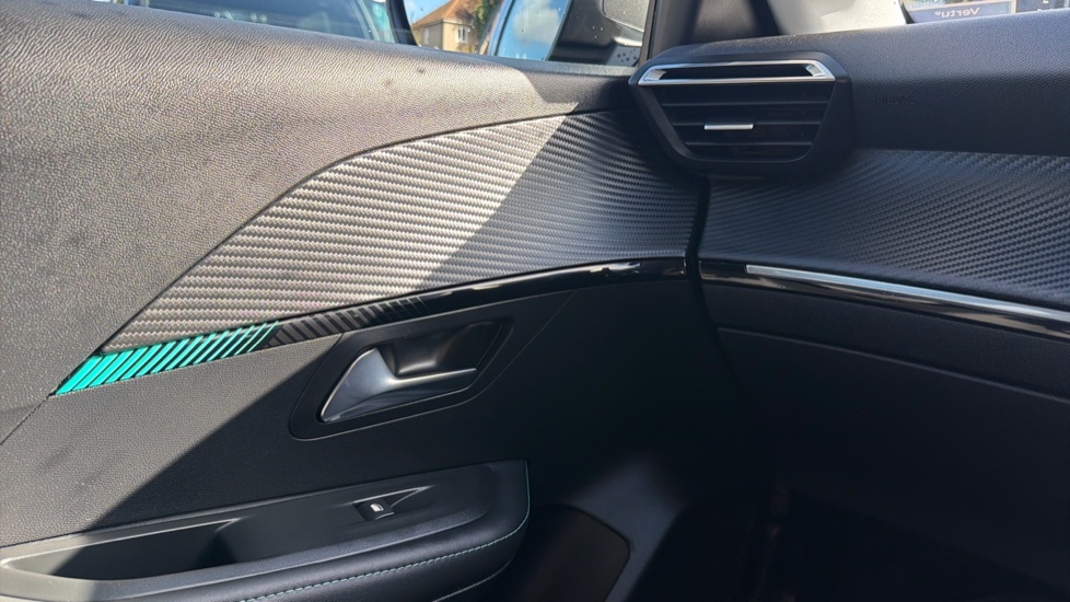 Peugeot 208 1.2 PureTech 100 Allure Premium 5dr Petrol Hatchback - Image 39