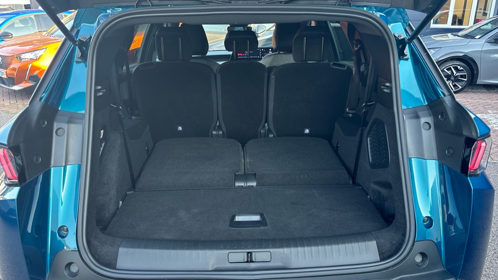 Peugeot 5008 1.2 Hybrid 136 Allure 5dr e-DSC6 Petrol Estate - Image 4