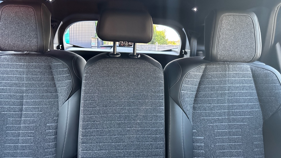 Peugeot 5008 1.2 Hybrid 136 Allure 5dr e-DSC6 Petrol Estate - Image 15