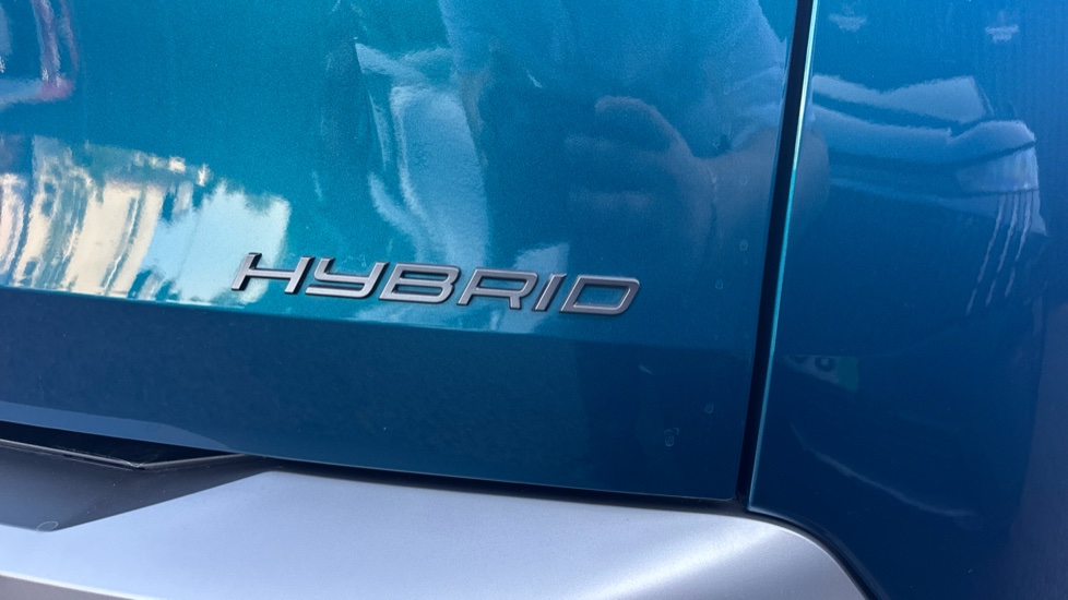 Peugeot 5008 1.2 Hybrid 136 Allure 5dr e-DSC6 Petrol Estate - Image 24