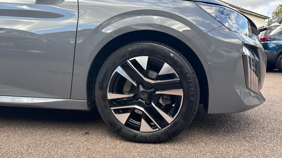 Peugeot 208 1.2 PureTech 100 Allure 5dr Petrol Hatchback - Image 7