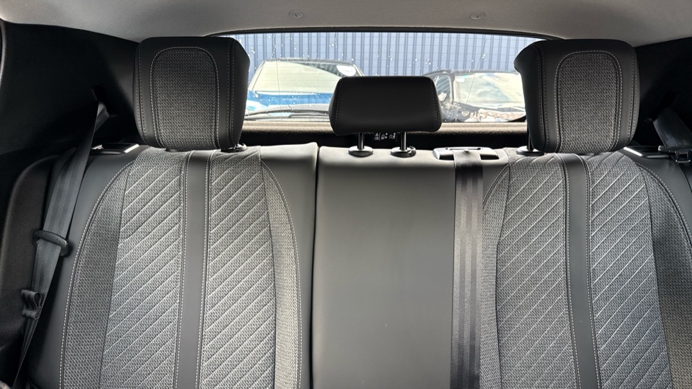 Peugeot 208 1.2 PureTech 100 Allure 5dr Petrol Hatchback - Image 15