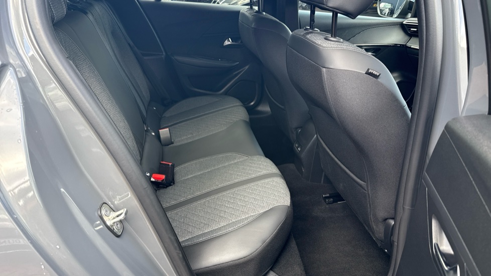 Peugeot 208 1.2 PureTech 100 Allure 5dr Petrol Hatchback - Image 16