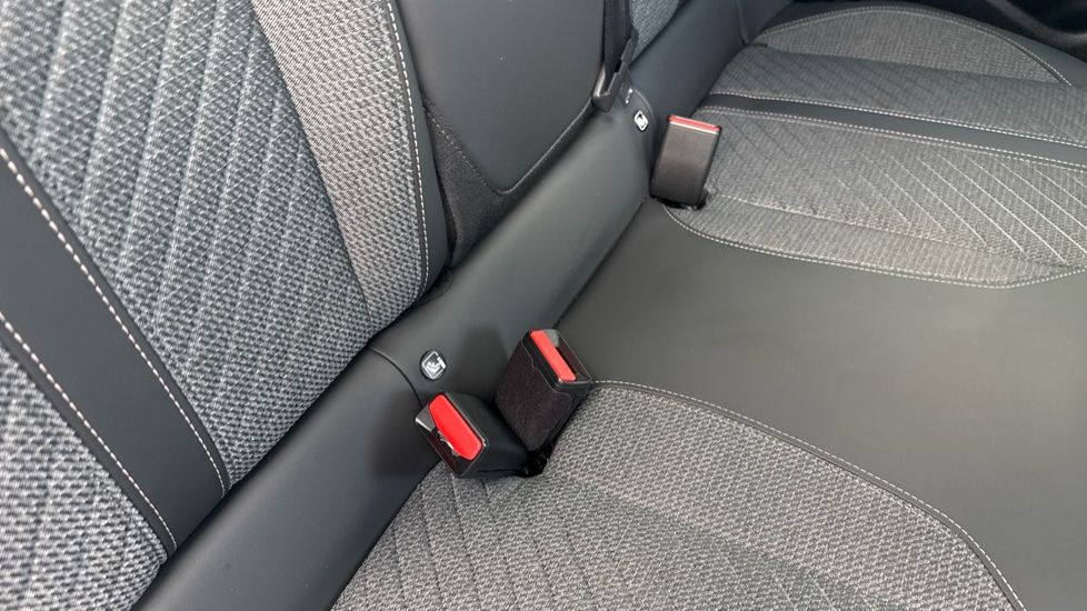 Peugeot 208 1.2 PureTech 100 Allure 5dr Petrol Hatchback - Image 17