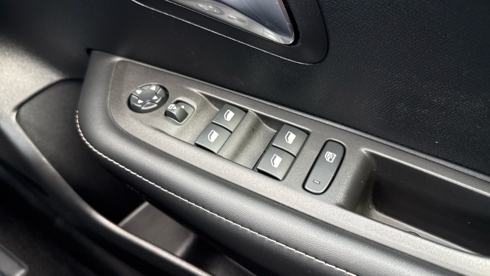 Peugeot 208 1.2 PureTech 100 Allure 5dr Petrol Hatchback - Image 26