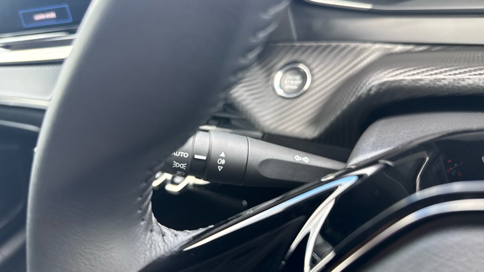 Peugeot 208 1.2 PureTech 100 Allure 5dr Petrol Hatchback - Image 28
