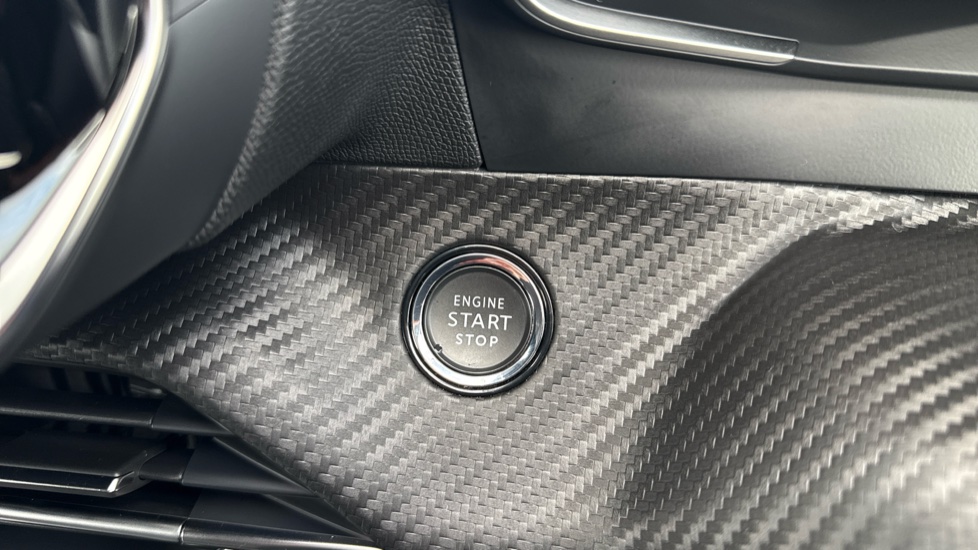 Peugeot 208 1.2 PureTech 100 Allure 5dr Petrol Hatchback - Image 29