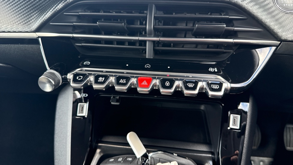Peugeot 208 1.2 PureTech 100 Allure 5dr Petrol Hatchback - Image 32