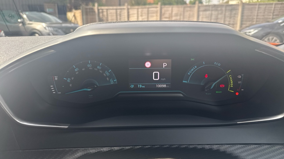 Peugeot 2008 100kW Active Premium+ 50kWh 5dr Auto Electric Estate - Image 18