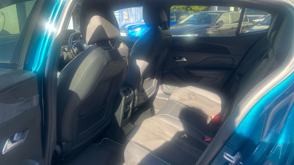 Peugeot 408 1.2 PureTech GT 5dr EAT8 Petrol Hatchback - Image 16