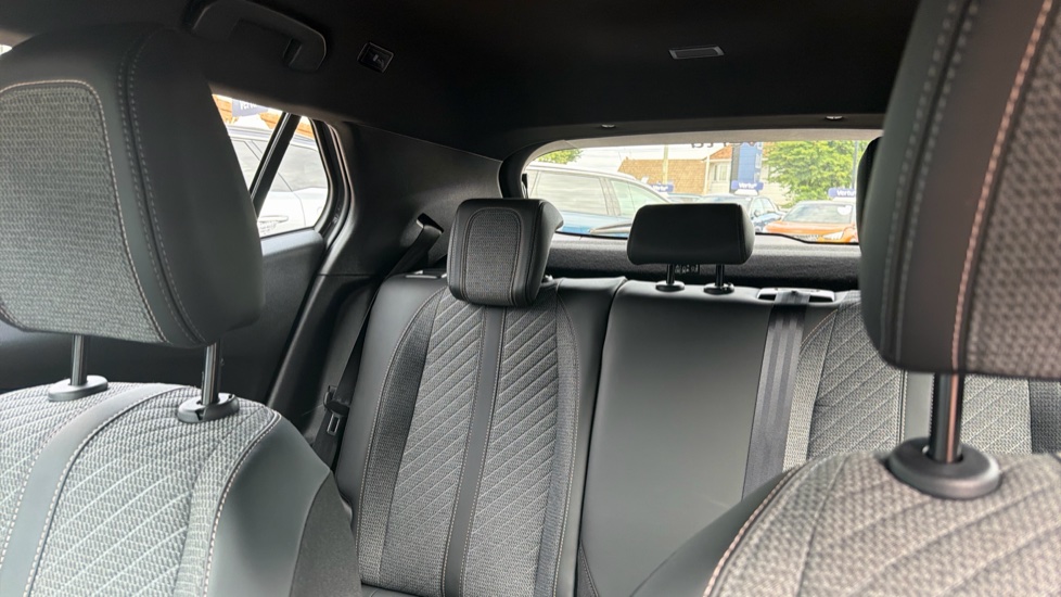 Peugeot 2008 1.2 PureTech 130 Allure 5dr Petrol Estate - Image 15