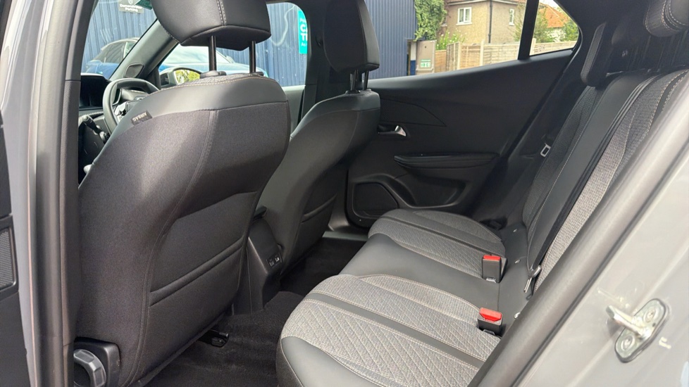 Peugeot 2008 1.2 PureTech 130 Allure 5dr Petrol Estate - Image 16