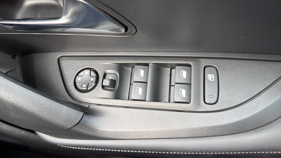 Peugeot 2008 1.2 PureTech 130 Allure 5dr Petrol Estate - Image 21