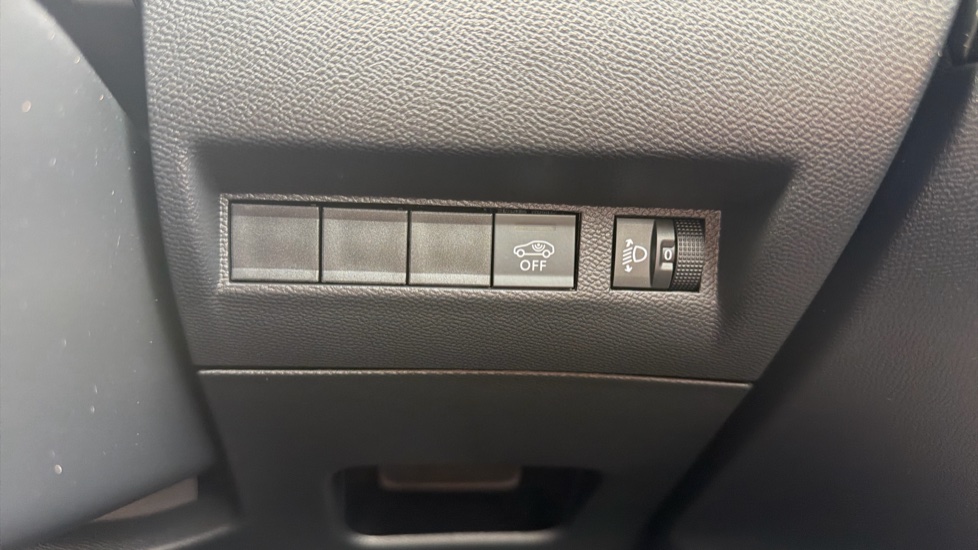 Peugeot 2008 1.2 PureTech 130 Allure 5dr Petrol Estate - Image 22