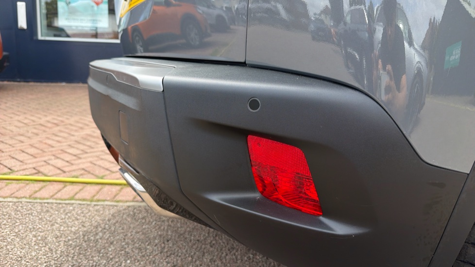 Peugeot 2008 1.2 PureTech 130 Allure 5dr Petrol Estate - Image 35