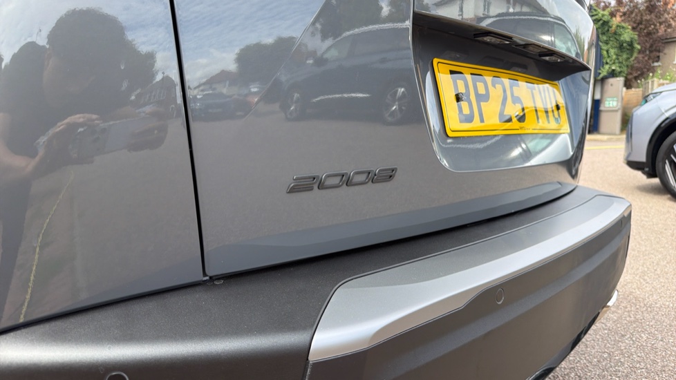 Peugeot 2008 1.2 PureTech 130 Allure 5dr Petrol Estate - Image 36