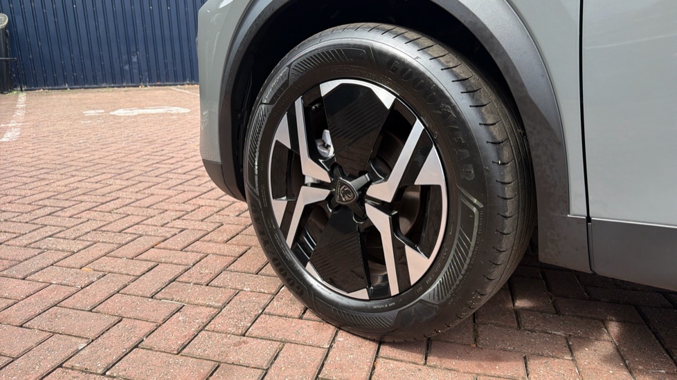 Peugeot 2008 1.2 PureTech 130 Allure 5dr Petrol Estate - Image 37