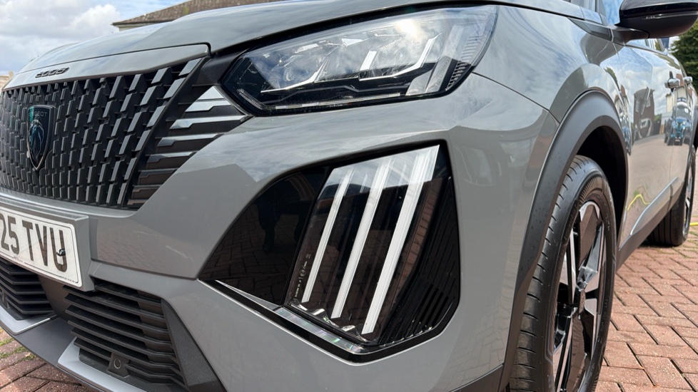 Peugeot 2008 1.2 PureTech 130 Allure 5dr Petrol Estate - Image 38