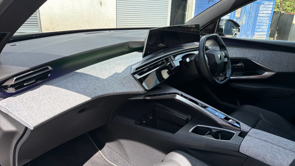 Peugeot 3008 1.2 Hybrid 136 GT 5dr e-DSC6 Petrol Estate - Image 9