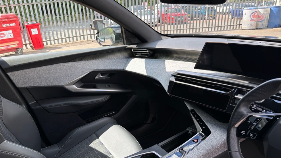 Peugeot 3008 1.2 Hybrid 136 GT 5dr e-DSC6 Petrol Estate - Image 14
