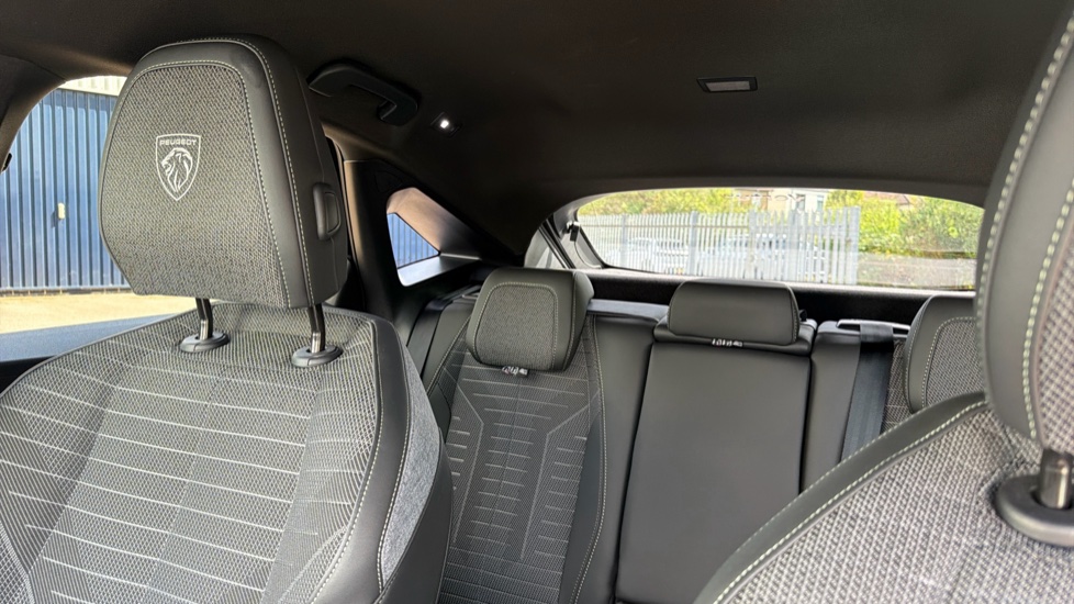 Peugeot 3008 1.2 Hybrid 136 GT 5dr e-DSC6 Petrol Estate - Image 15