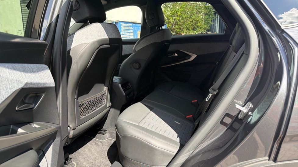 Peugeot 3008 1.2 Hybrid 136 GT 5dr e-DSC6 Petrol Estate - Image 16