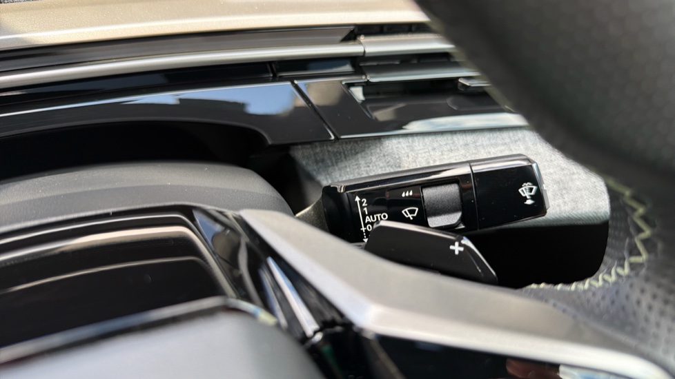 Peugeot 3008 1.2 Hybrid 136 GT 5dr e-DSC6 Petrol Estate - Image 27