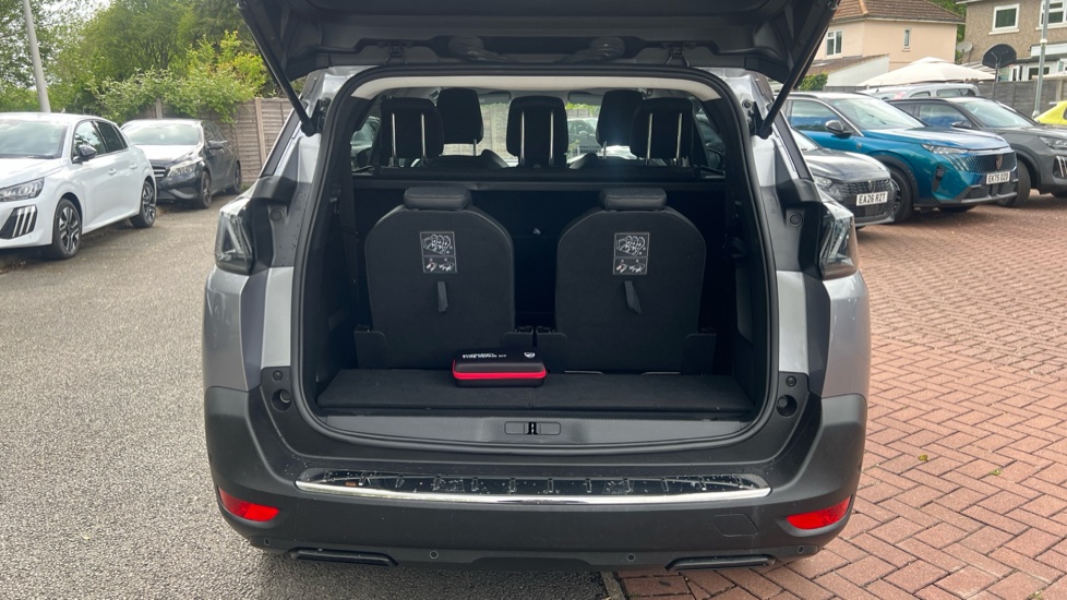 Peugeot 5008 1.2 PureTech Allure Premium 5dr EAT8 Petrol Estate - Image 4