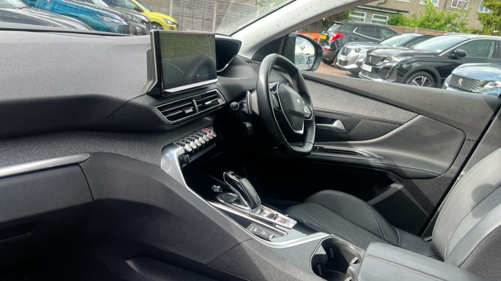 Peugeot 5008 1.2 PureTech Allure Premium 5dr EAT8 Petrol Estate - Image 9