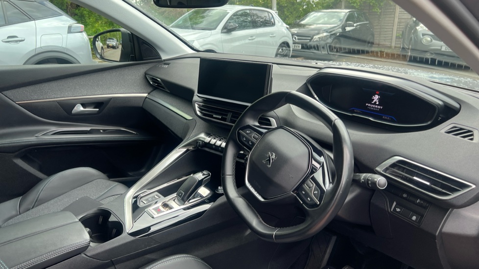 Peugeot 5008 1.2 PureTech Allure Premium 5dr EAT8 Petrol Estate - Image 11